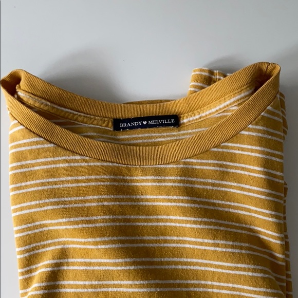 Brandy Melville Short Sleeve - Picture 2 of 4
